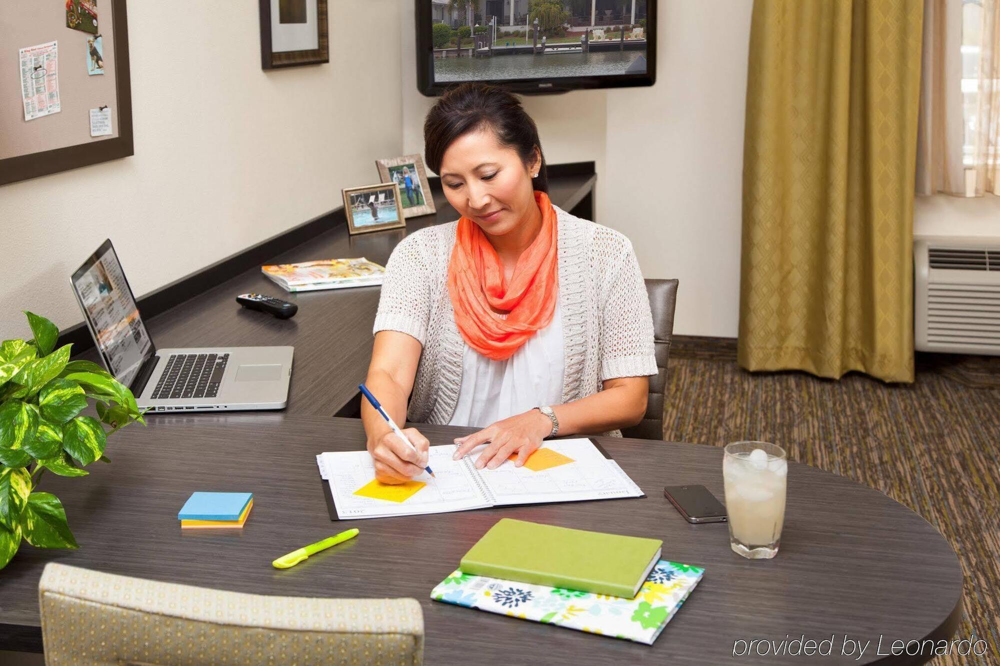 Candlewood Suites Bloomington By Ihg Экстерьер фото